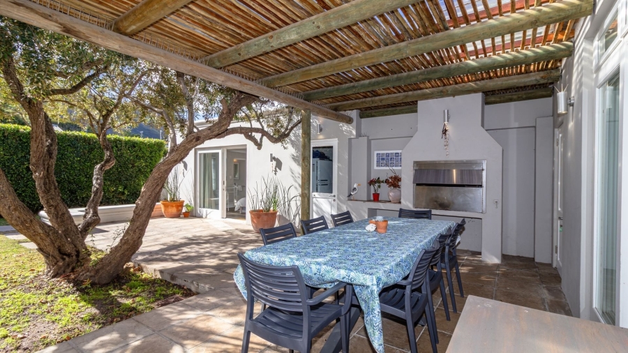 To Let 5 Bedroom Property for Rent in Onrus Western Cape